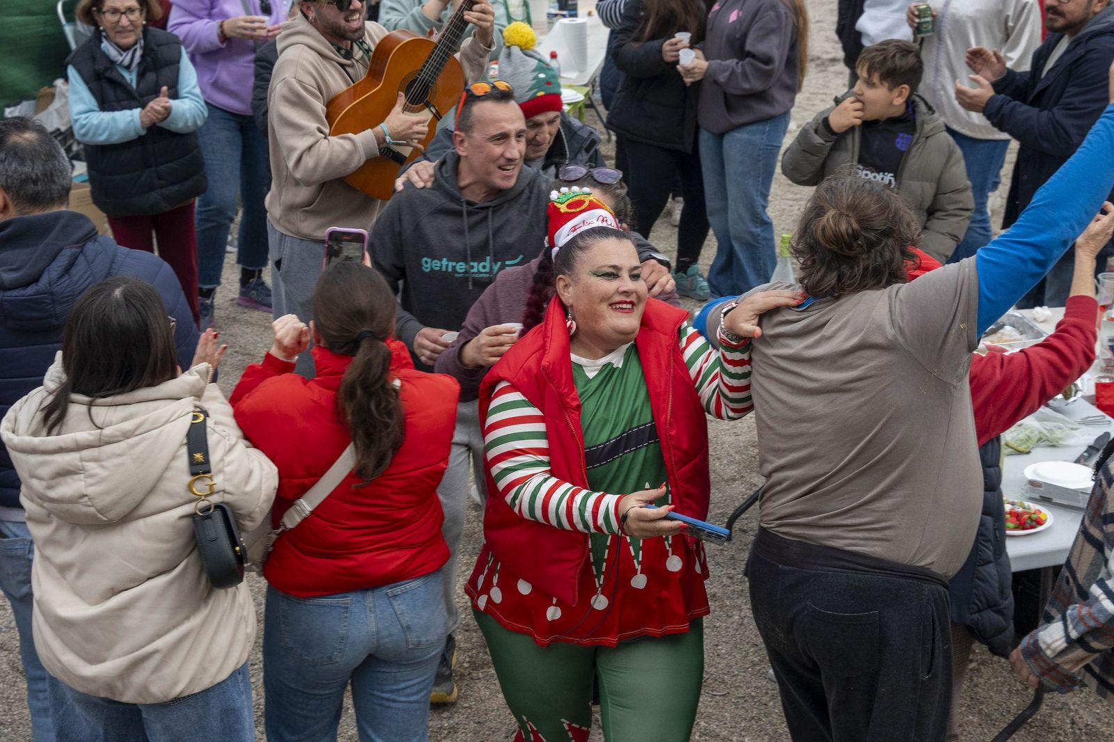 Las moragas reúnen a miles de personas en Roquetas para celebrar el final de año