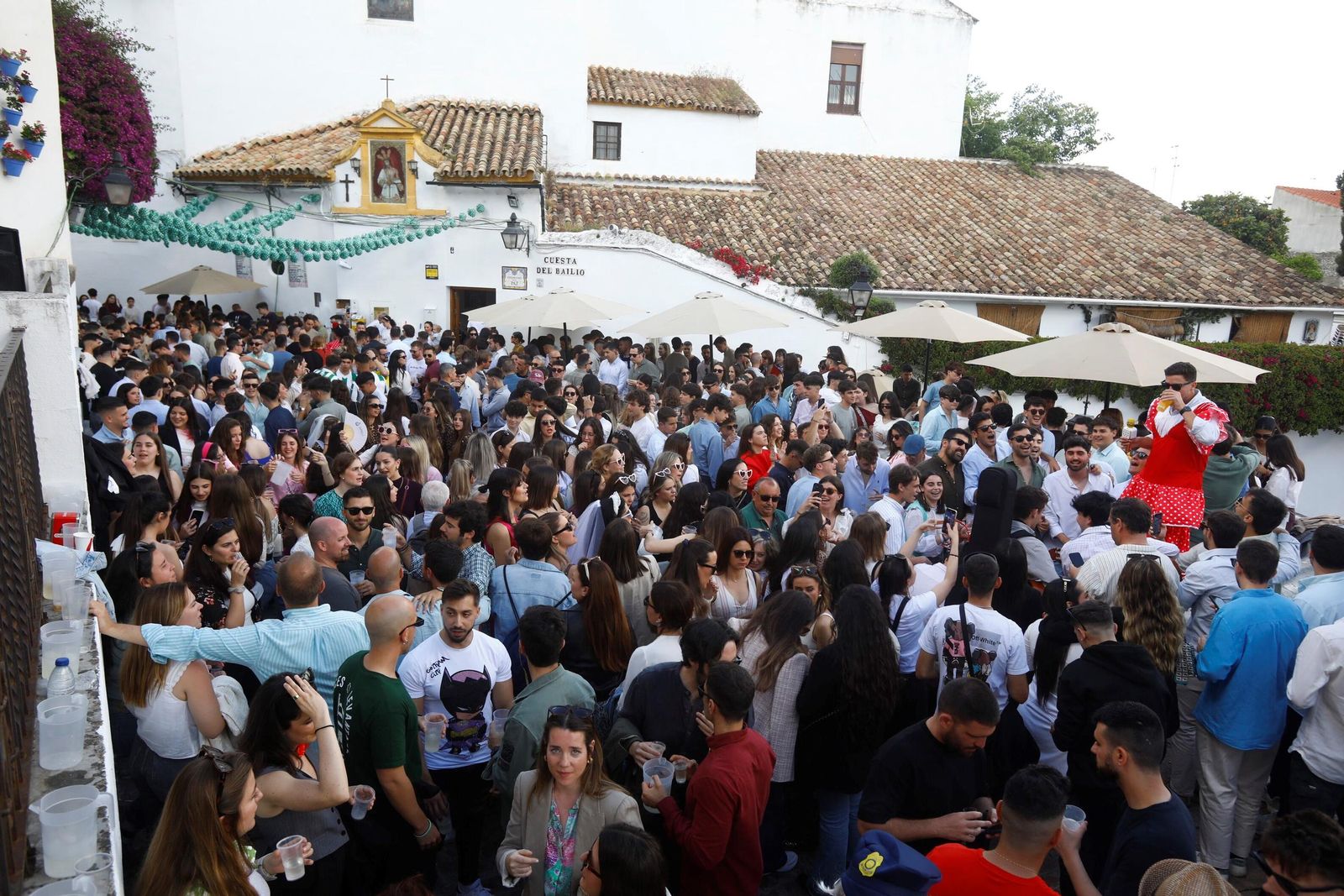 Las mejores fotos de unas Cruces de Córdoba abarrotadas para dar la bienvenida al fin de semana