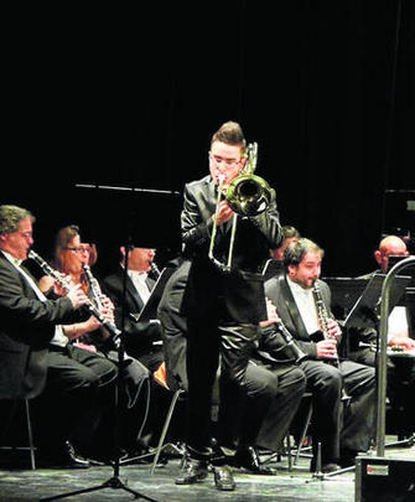 Mario Montes durante su actuación ayer en el Apolo.