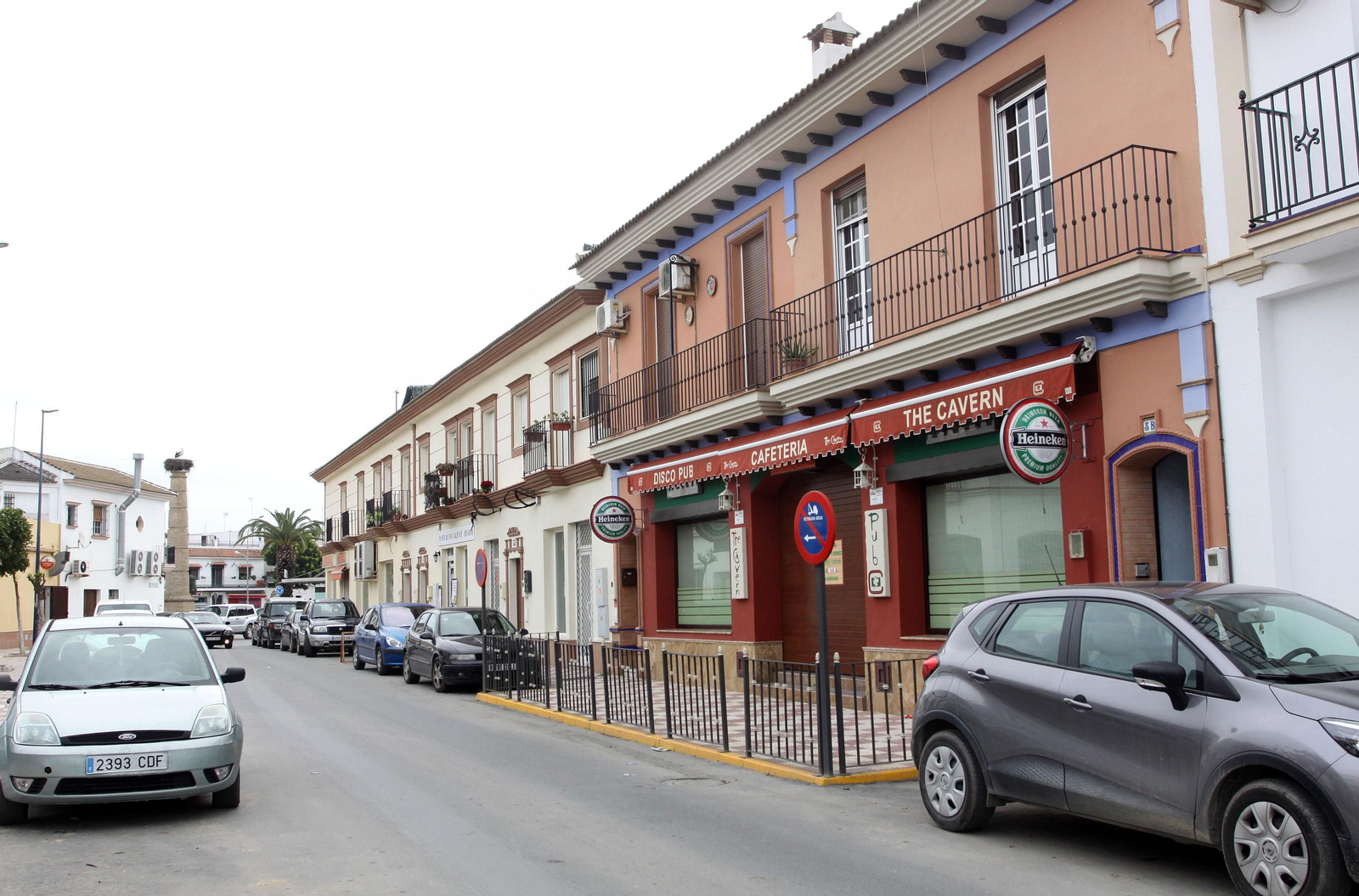 La avenida de los Reyes de Almonte, donde se produjo el asalto en la noche del jueves.