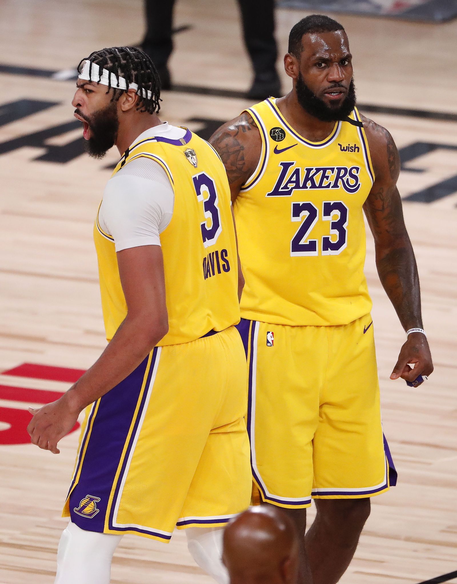 La pareja Anthony Davis y LeBron James aportó 59 puntos a los Angeles Lakers