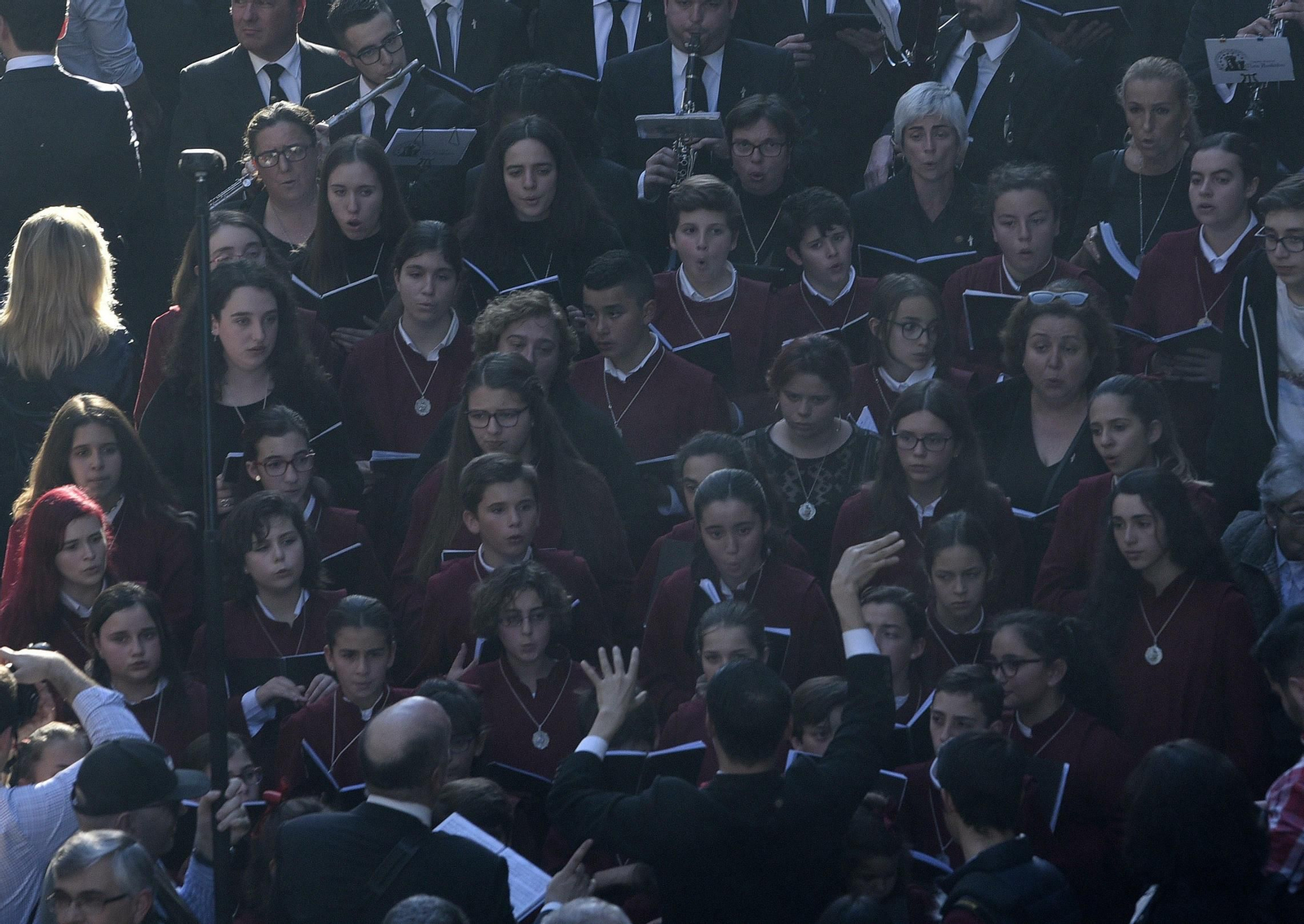 El Vía Crucis de las Cofradías 2019, en imágenes