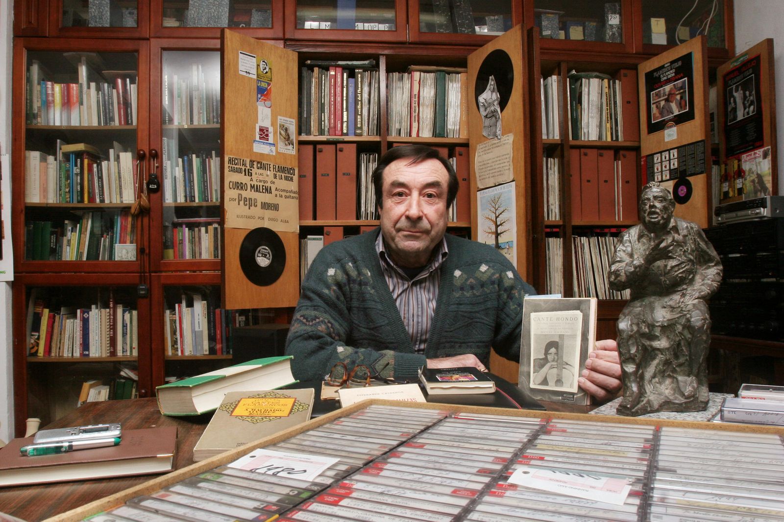 Diego Alba, con su Archivo del Cante Andaluz.