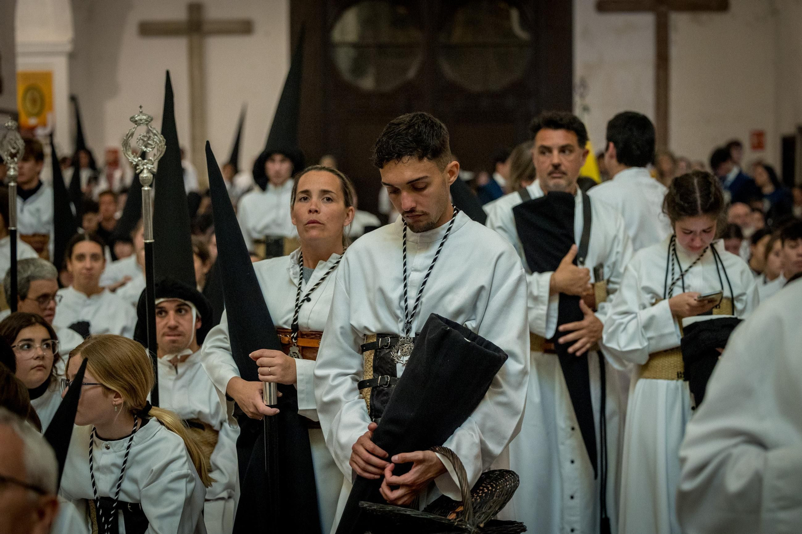 Imágenes de la hermandad del Caído, que decide no salir, en la Semana Santa de Cádiz 2025