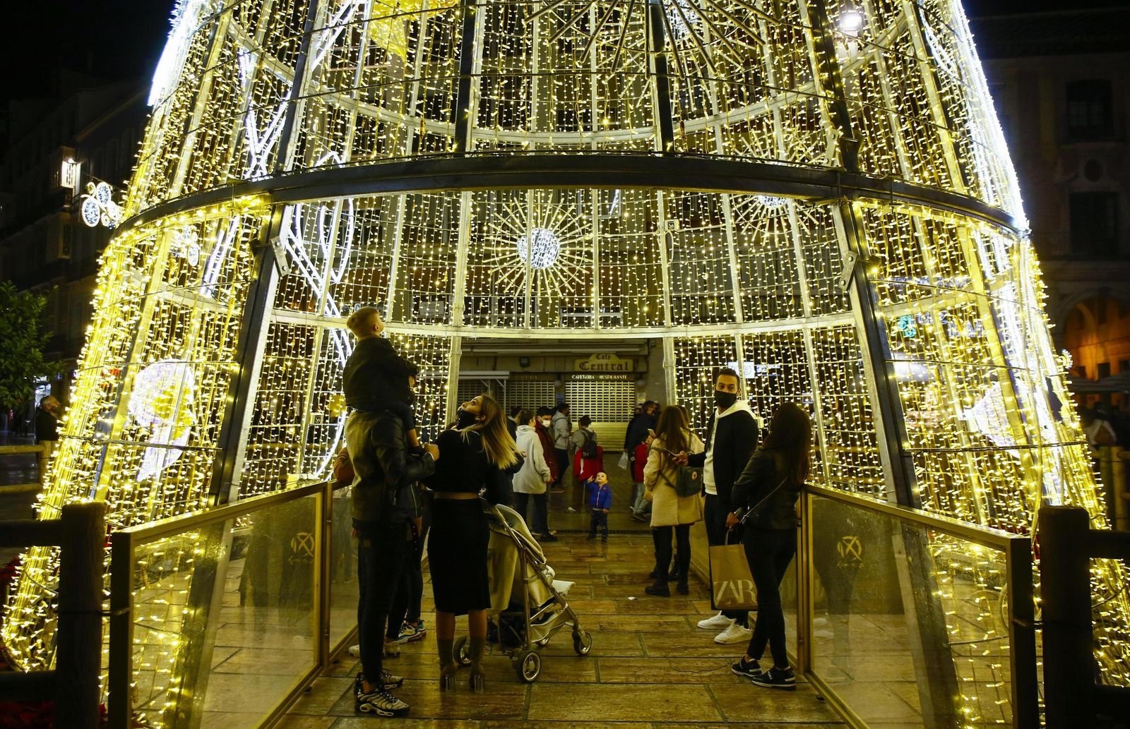 Fotos del primer sábado tras el encendido del alumbrado Navideño
