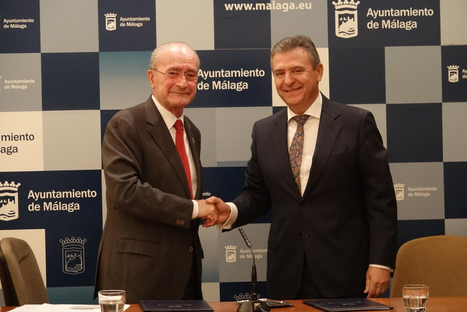 Francisco de la Torre y Francisco Arteaga en el Ayuntamiento de Málaga.