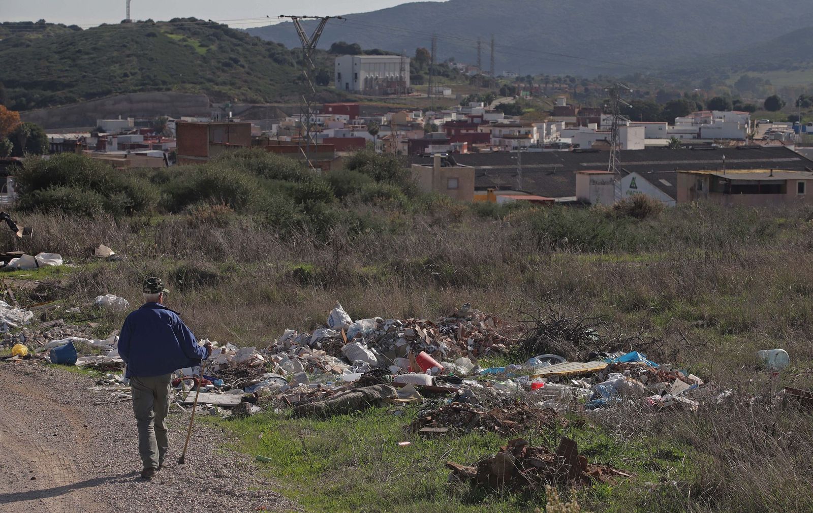Fotos de los vertederos y escombreras ilegales en la zona de Alamillos Oeste en Algeciras