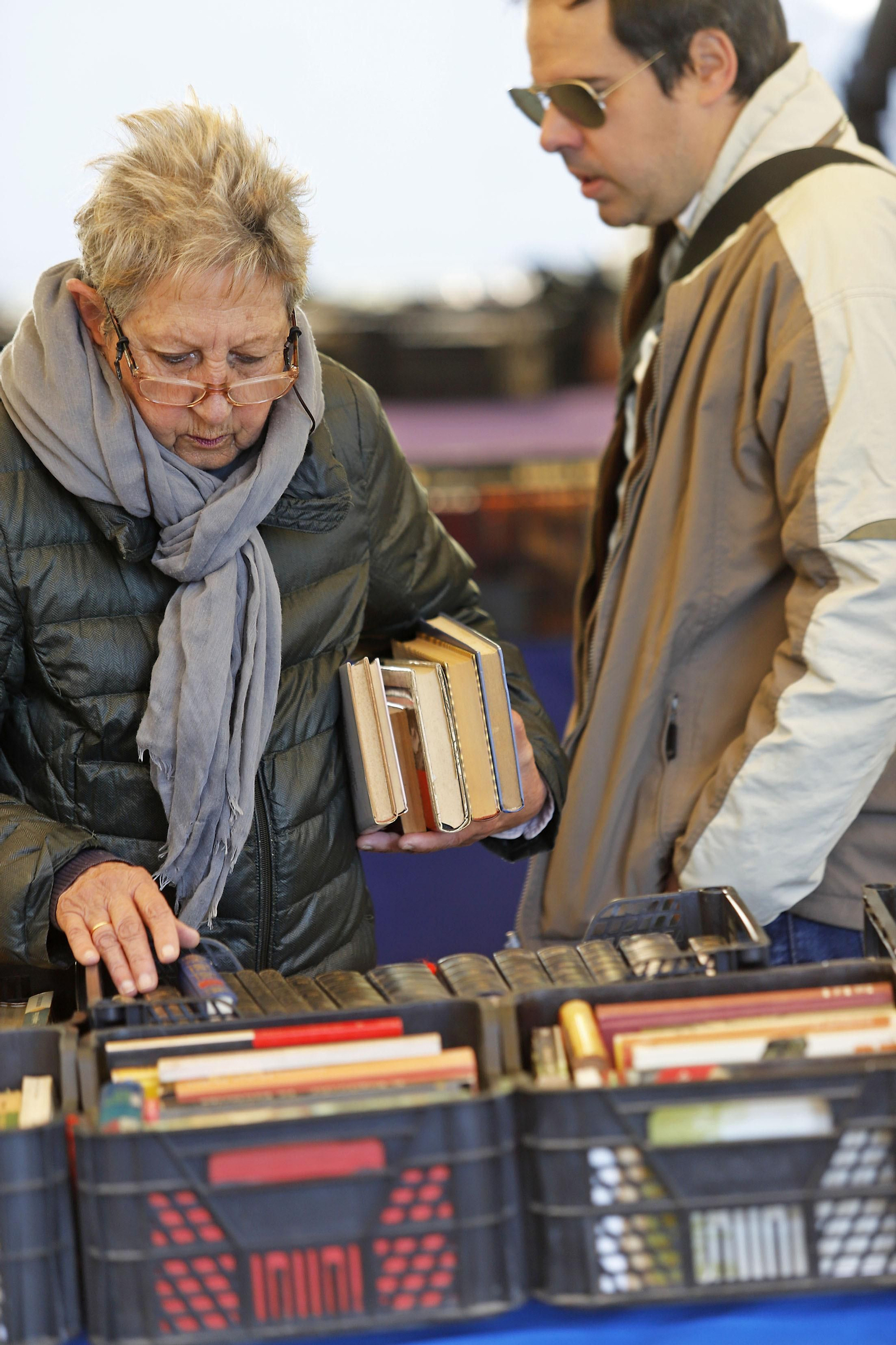 Imágenes del mercadillo solidario de Ayre en Huelva