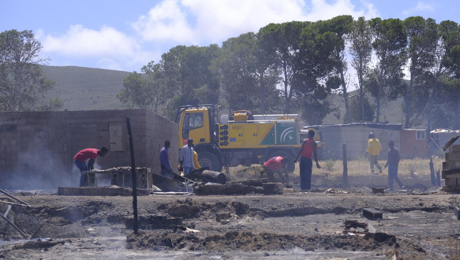 Fotogalería incendio asentamiento de chabolas en Atochares-Níjar (Almería)
