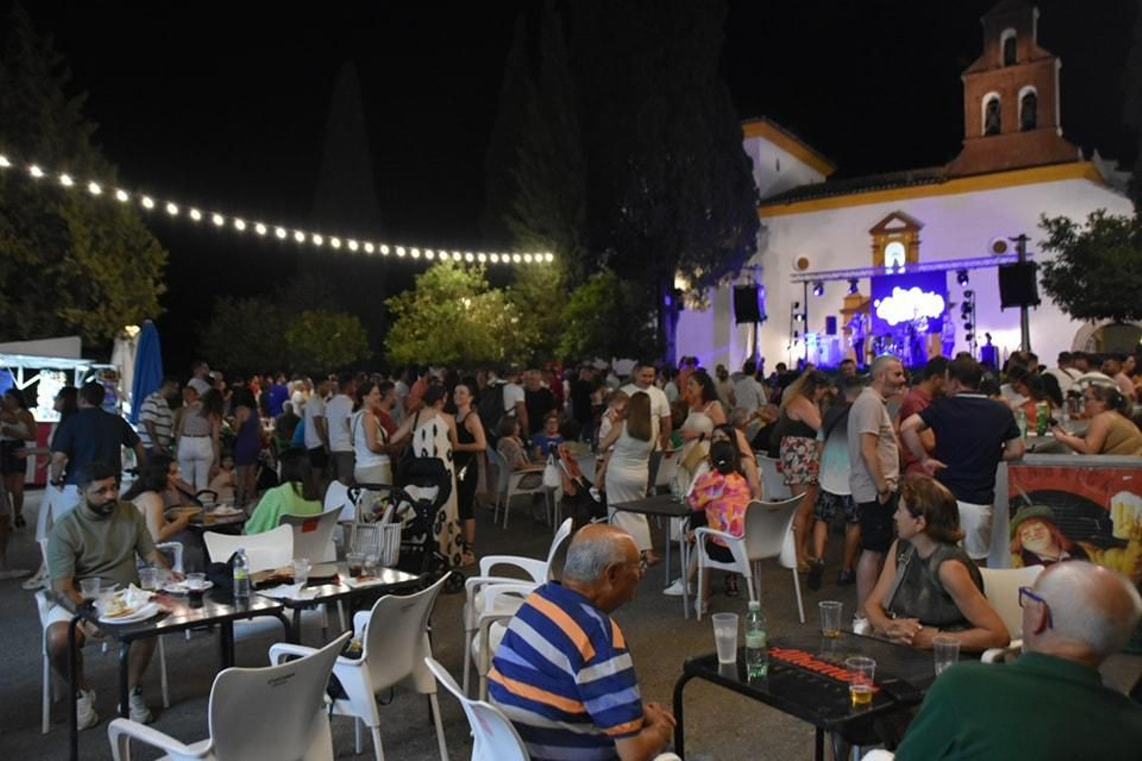 Una de las verbenas de verano de Villa del Río.