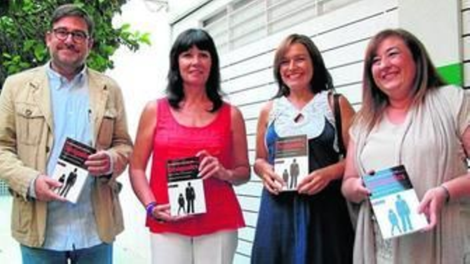 Leonor Aguerri, profesora de la Hispalense; Rafael Serrano, gerente de la Olavide; con el catedrático José Luis Malagón y las profesoras de Trabajo Social Toñi Corona Aguilar e Inmaculada Sánchez, de la Pablo de Olavide.