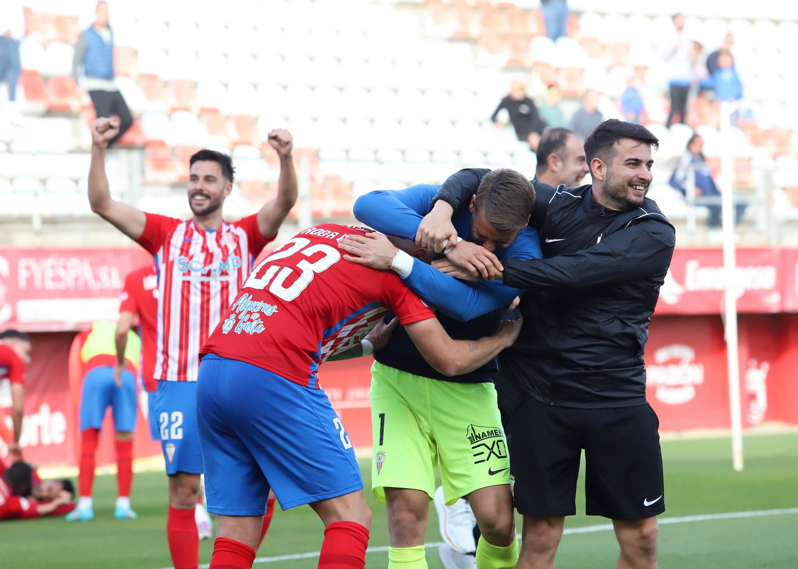 Fotos del Algeciras CF-Linares de Primera Federacion