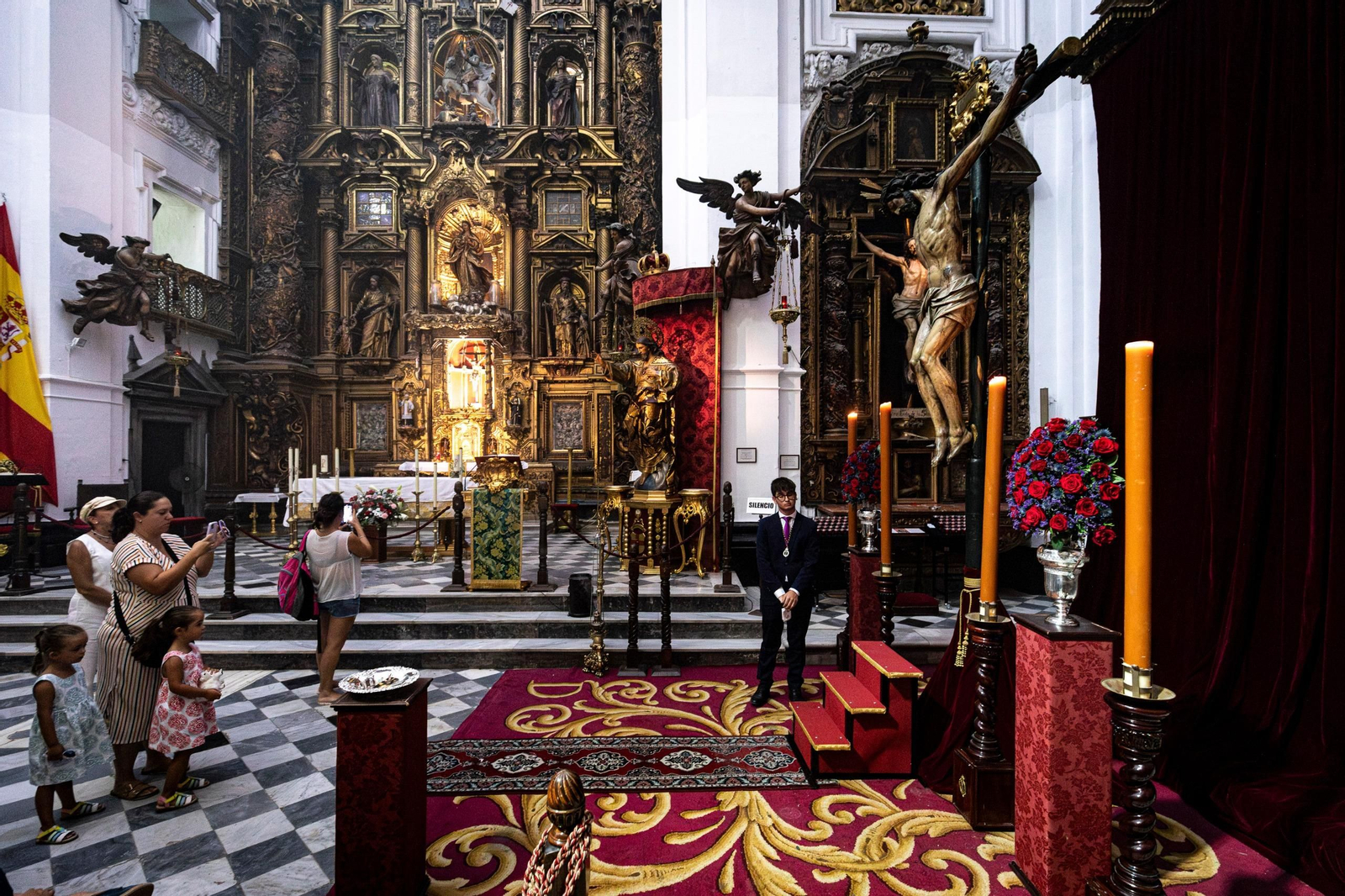 Las imágenes de la veneración del Cirsode Piedad antes de su restauración