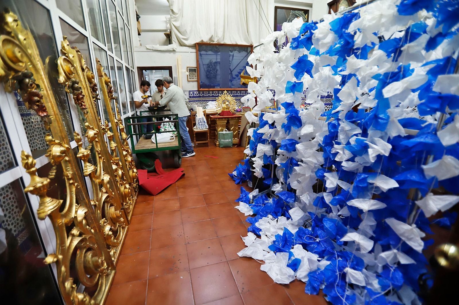 Los preparativos en la Casa de Hermandad del Nazareno.