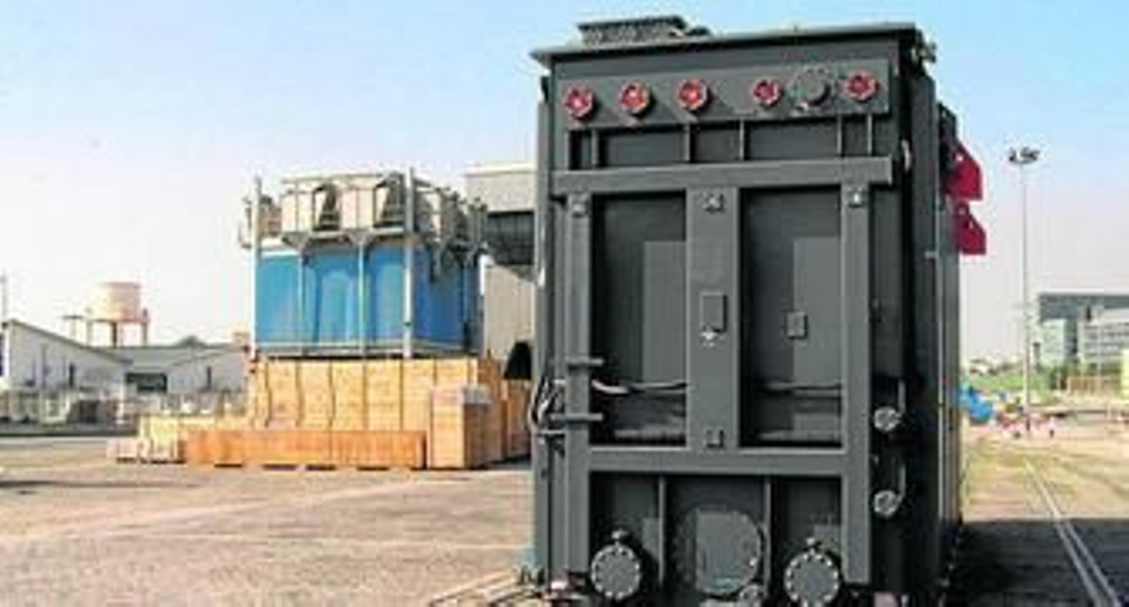 Transformador y cajas embarcadas este pasado fin de semana con destino a Escocia.