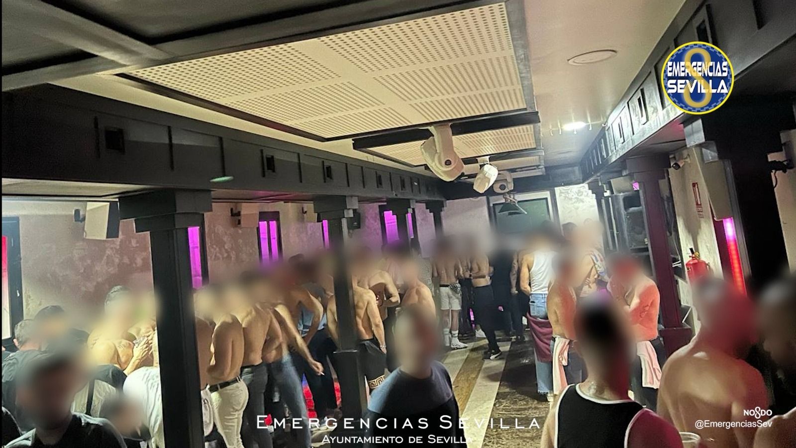 La Policía encontró a 133 personas en la fiesta.