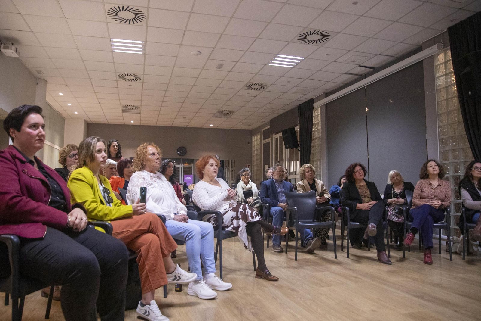 La Plataforma de Acción Feminista en Almería rinde homenaje a las mujeres de la Desbandá con su II Premio ‘Posidonia’ a Loli Sierra, vicepresidenta de la Asociación Memorialista de la Desbandá, en imágenes
