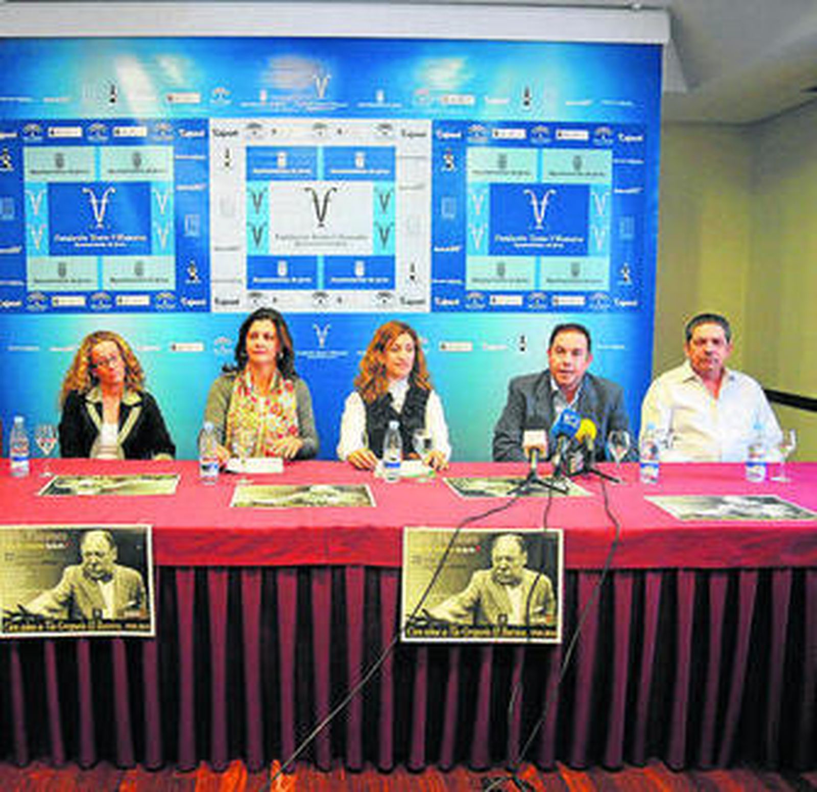 José María Castaño, el segundo por la izquierda, en la presentación del libro.