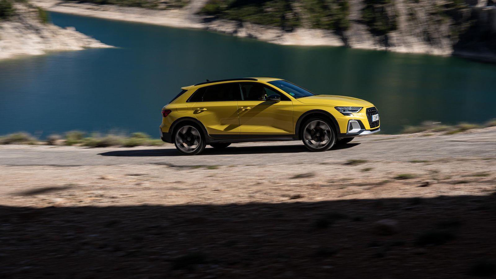 Antes que un coche para campo cabría concebir esta nueva versión Allstreet como un polivalente compacto que puede llevarse muy bien con carreteras de segundo orden o caminos en razonable buen estado.