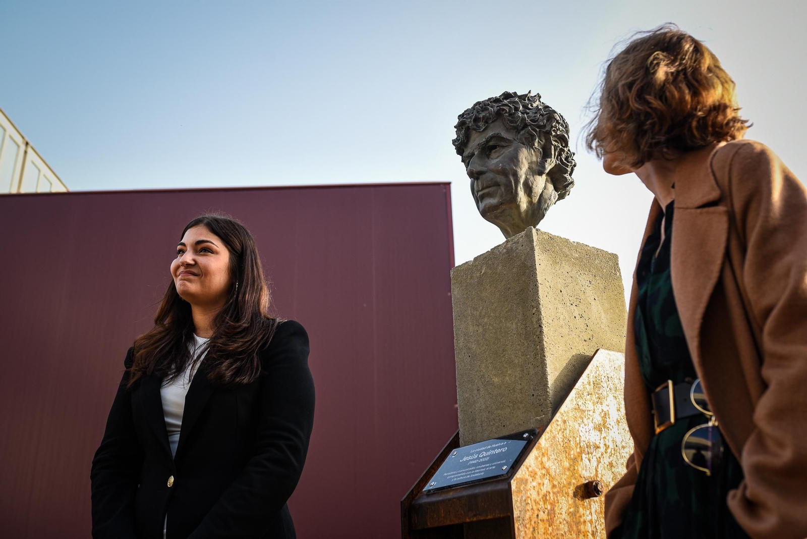 Imágenes de la inauguración del busto de Jesús Quintero en el Centro de la Comunicación Jesús Hermida