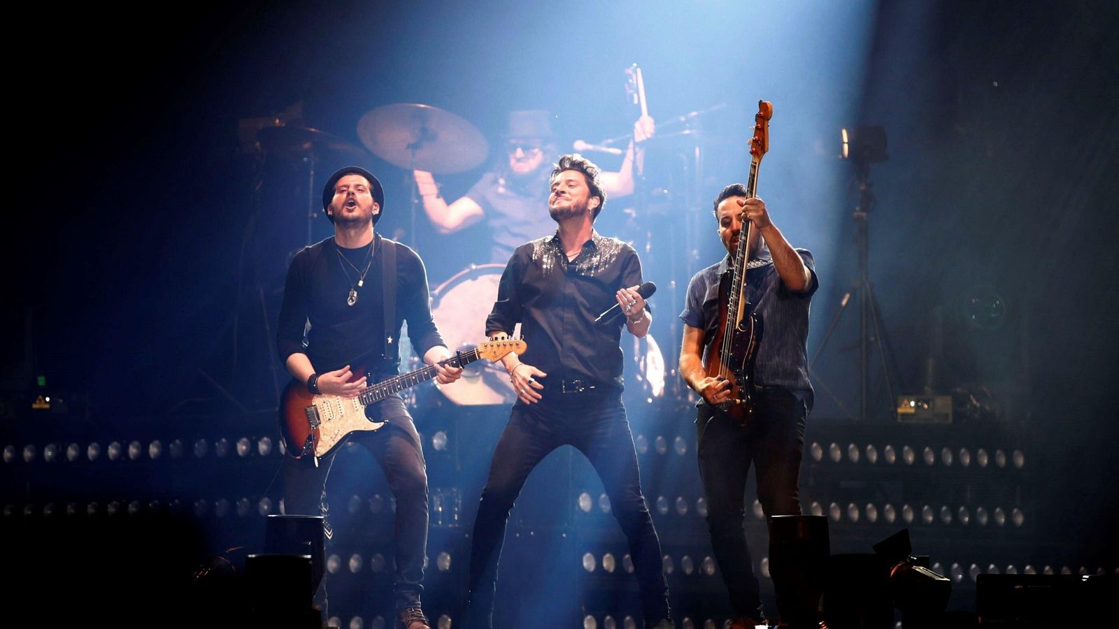 Manuel Carrasco mezcló canciones de siempre con los temas de su último trabajo.