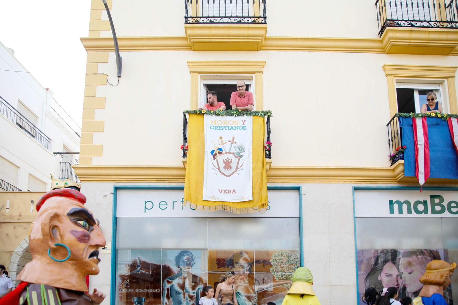 Desfile de Gigantes y Cabezudos de Vera, en imágenes