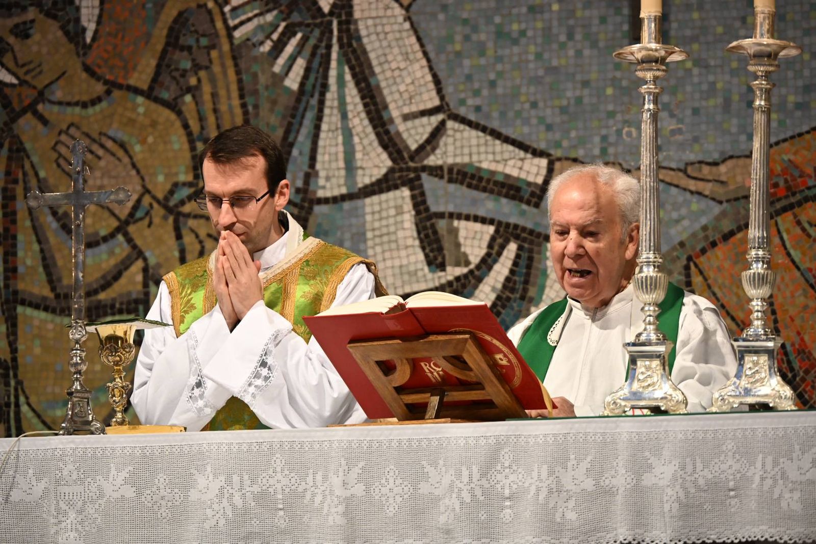 Las imágenes del homenaje de Villa del Río a su párroco emérito, Manuel Tirado Fernández