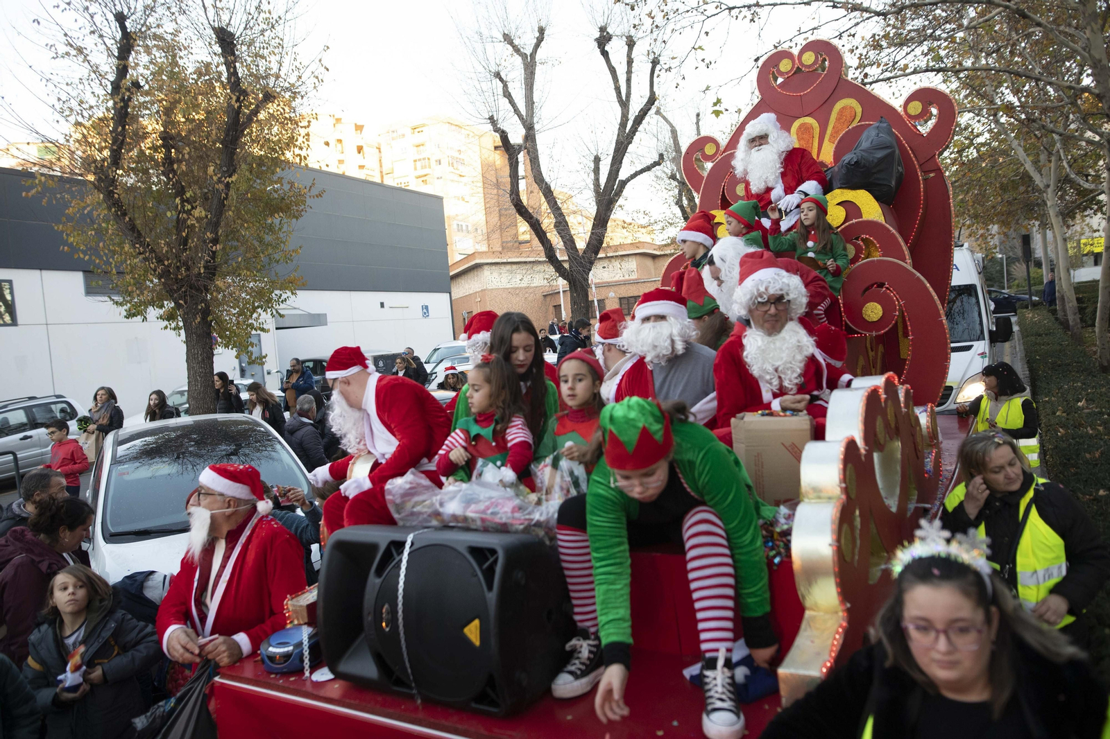 Así ha sido la cabalgata de Papa Noel por Granada