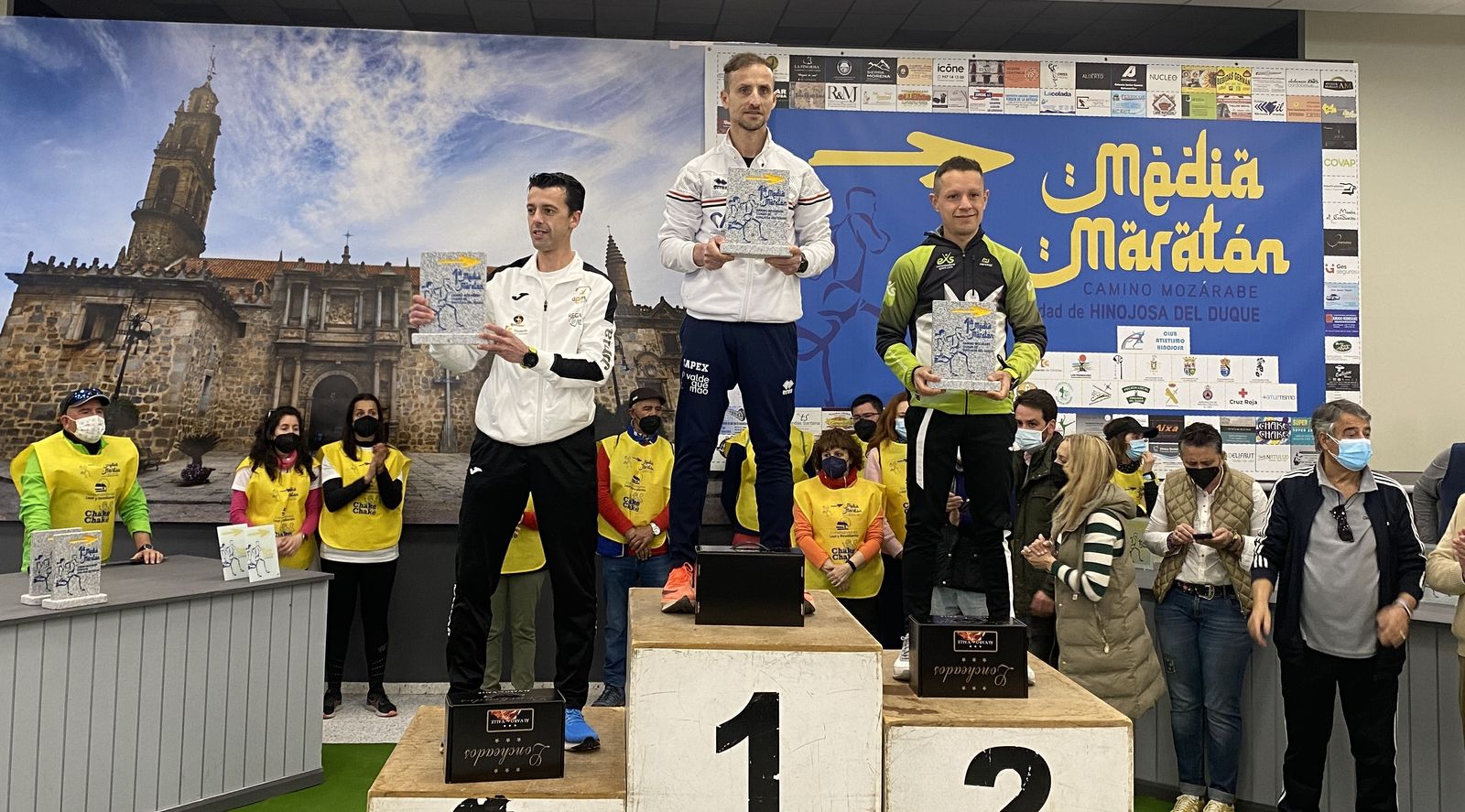 Javier Canelada acompañado en el podio por Juan Ramón Sánchez y Antonio Jesús Ibáñez.