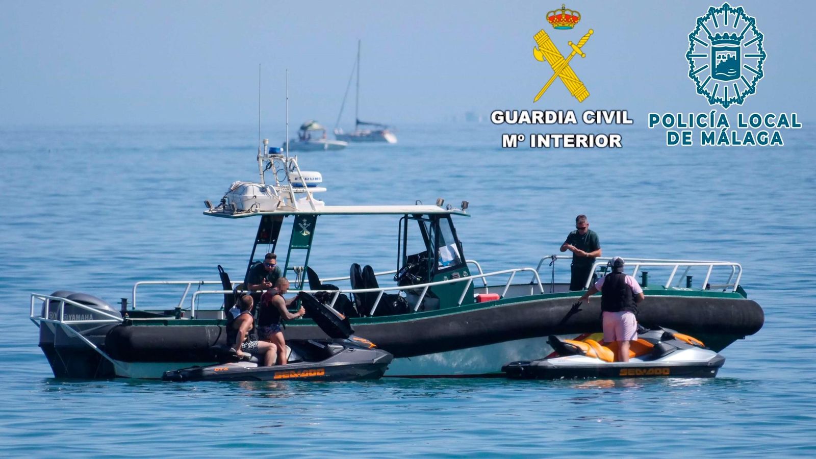 Efectivos de la Policía Local de Málaga en coordinación con el Servicio Marítimo y la Patrulla Fiscal y de Fronteras de la Guardia Civil y Capitanía Marítima de Málaga.