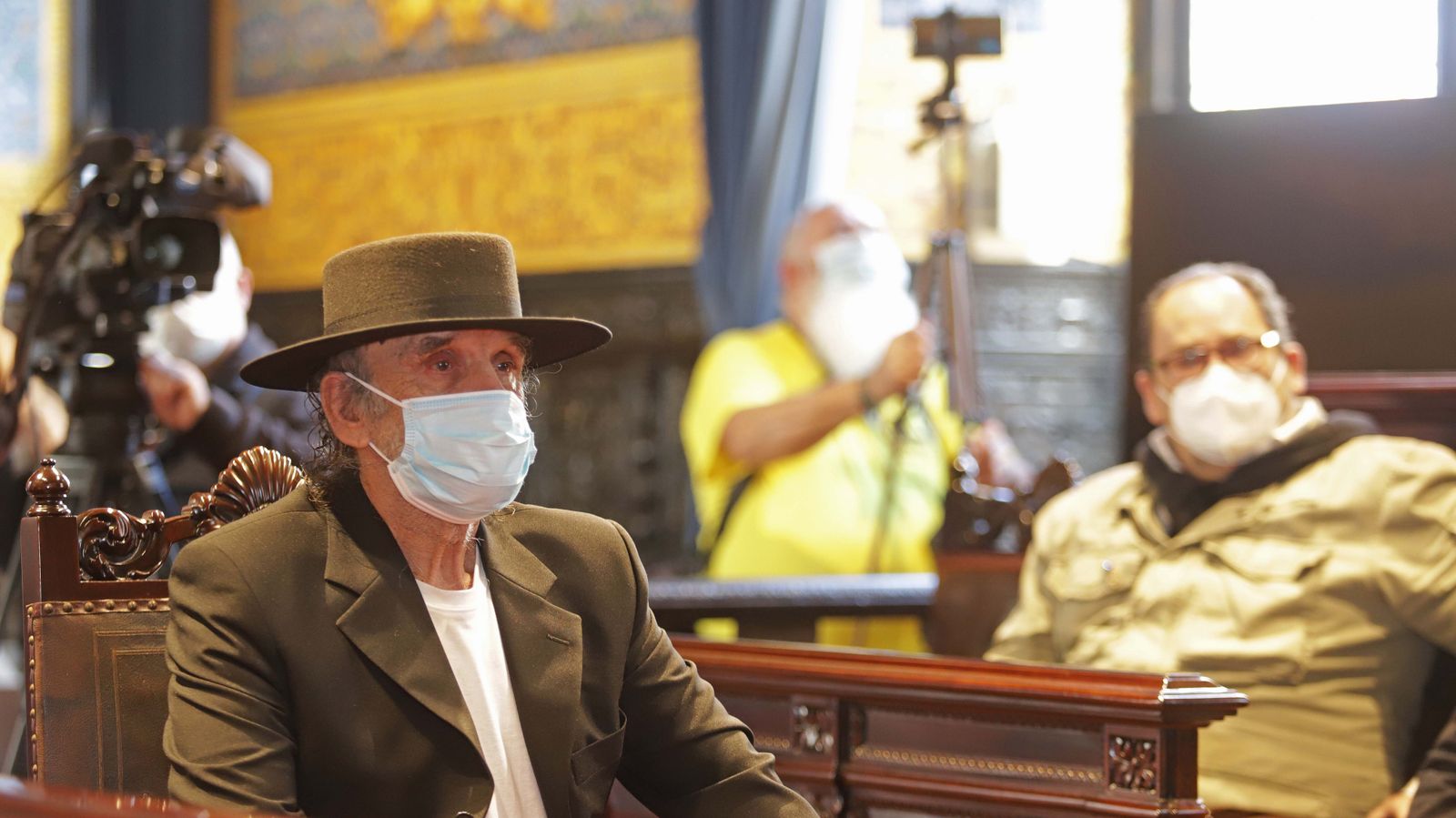 Fotos de la imposición de la insignia de Algeciras a El Lolo