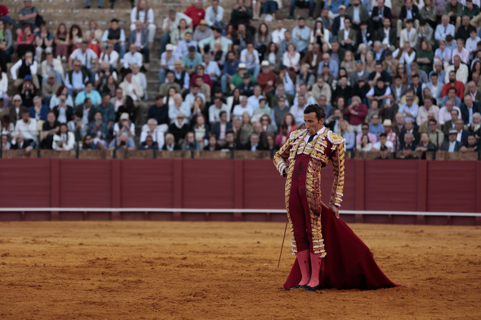 Las imágenes de la tercera del abono de los toros en la Maestranza  de Sevilla