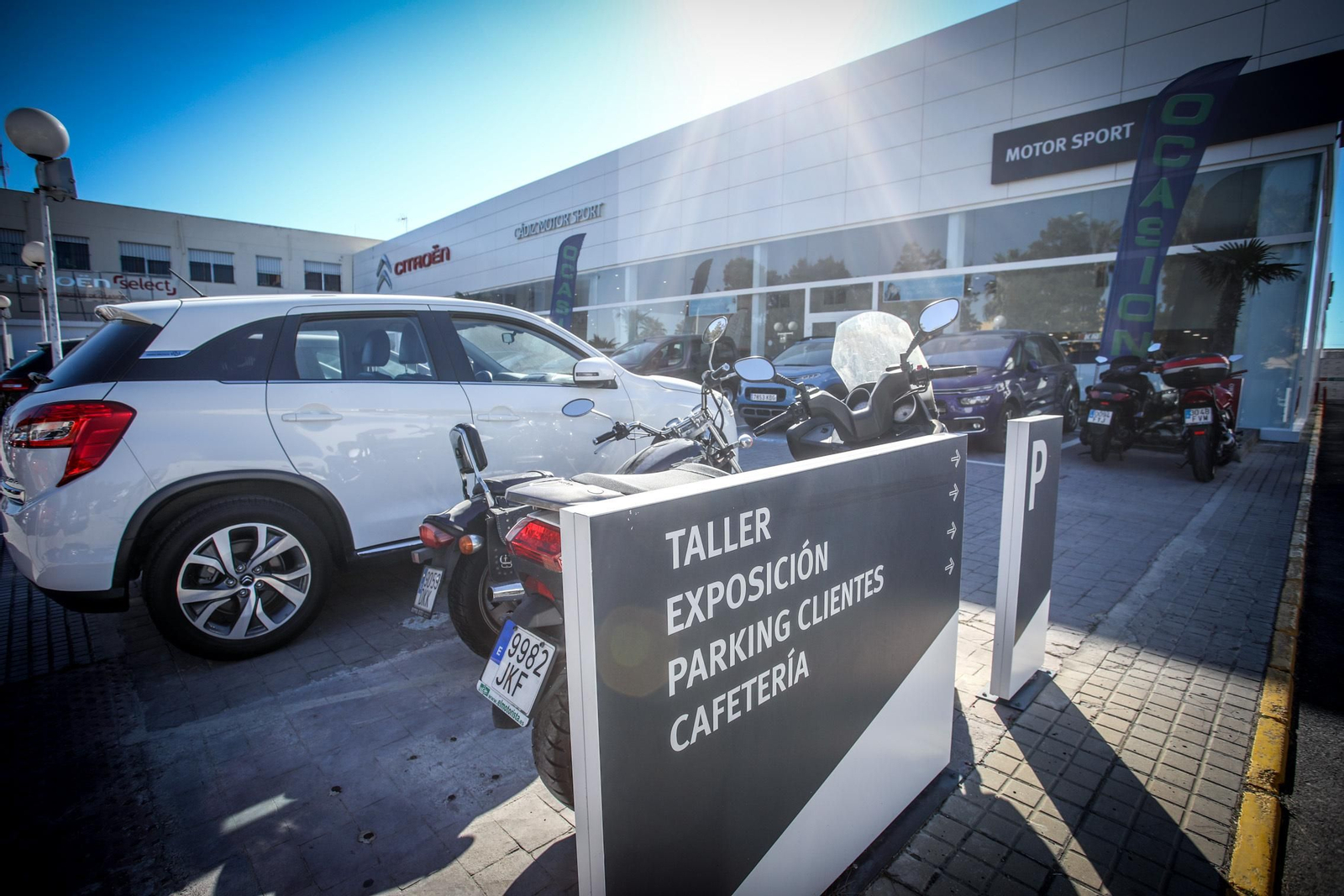 Un concesionario de coches de la Zona Franca, en Cádiz.