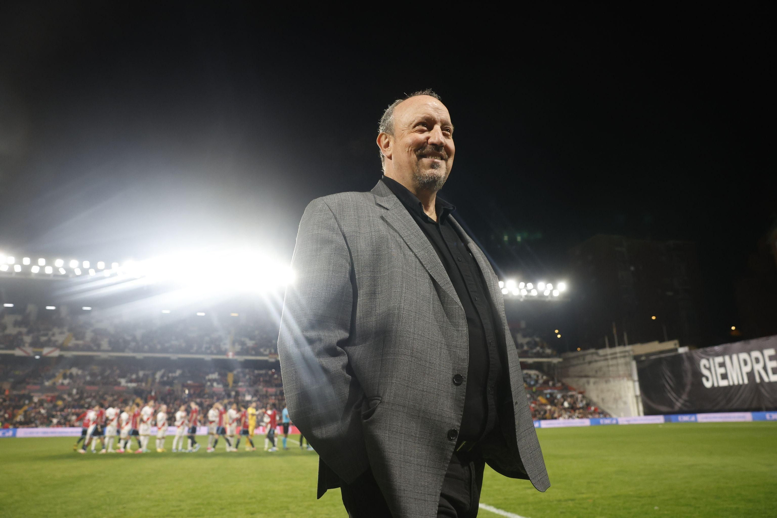 Rafa Benítez espera que su equipo gane al fin en casa.