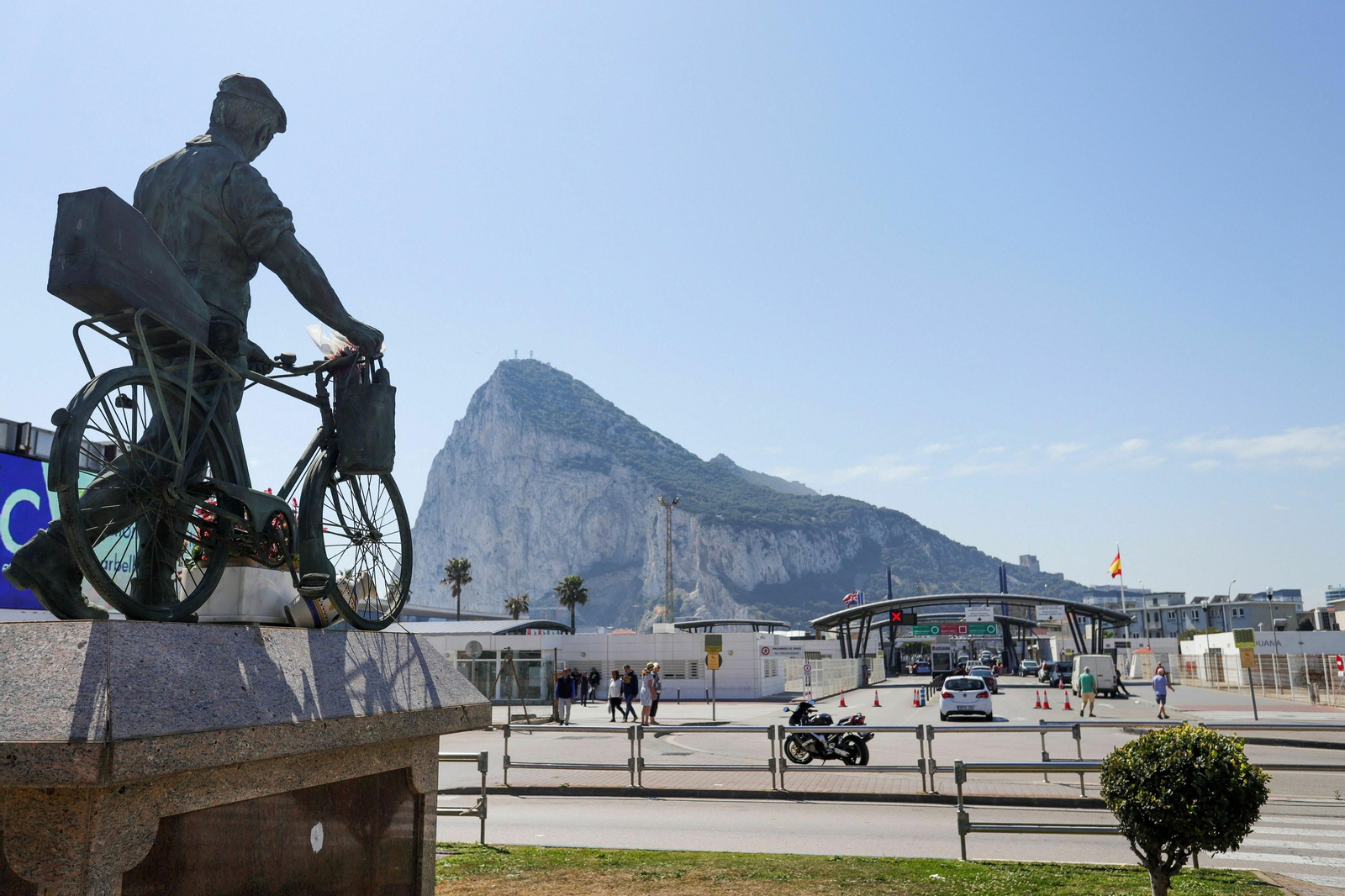 El peñón de Gibraltar, visto desde La Línea
