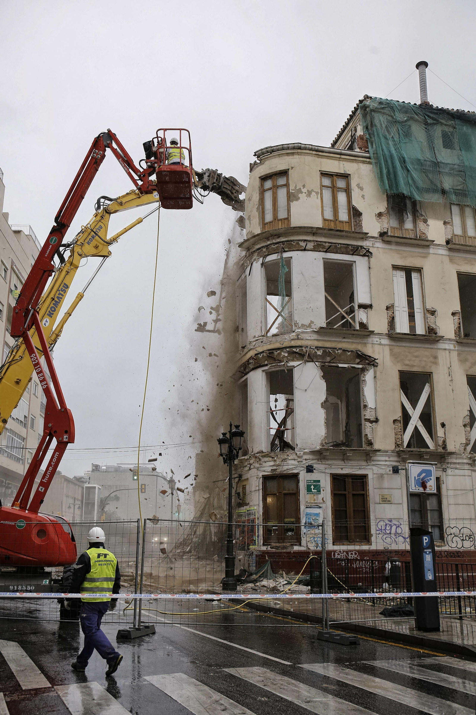 Las fotos de la demolición de La Mundial