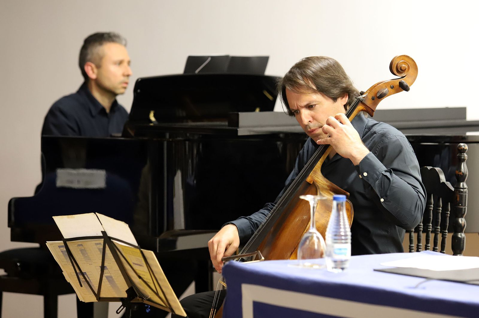Imágenes de la presentación de la Guía de Semana Santa de Huelva Información