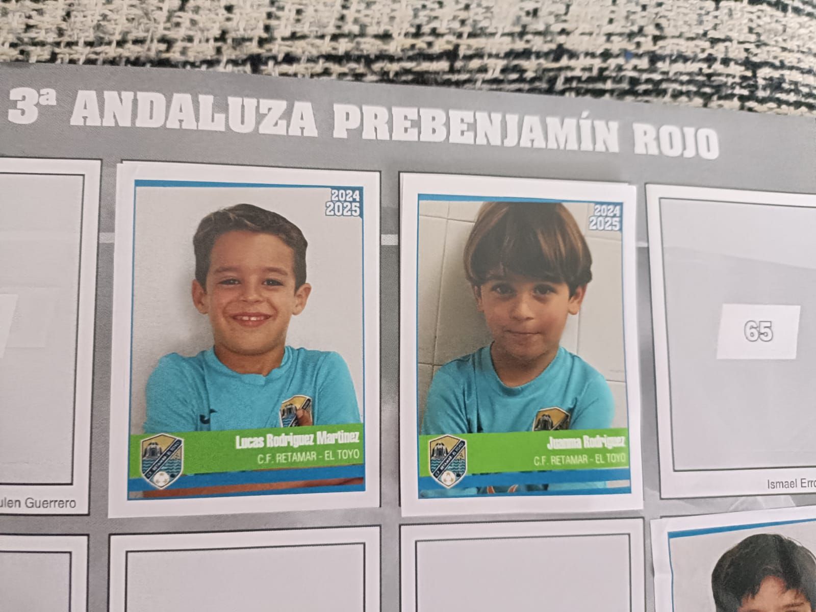 Aspecto de cómo han quedado los cromos del álbum del club almeriense como los de estos dos jugadores de uno de sus prebenjamines.