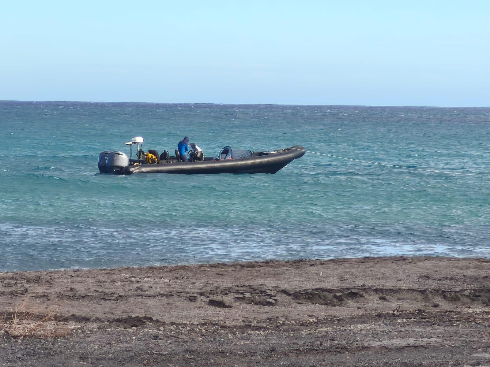 Una nueva narcolancha "chulea" a las autoridades en el Cabo de Gata