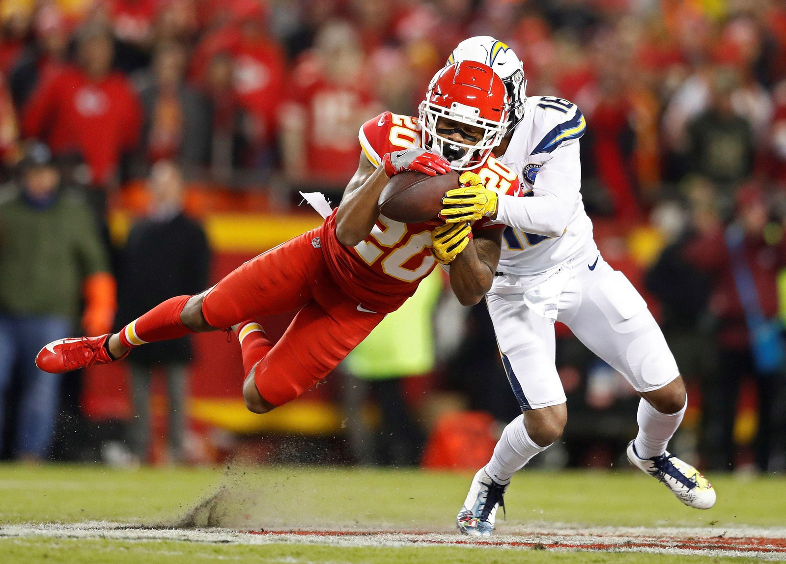 Un jugador del Kansas City Chiefs con la bandera de España en el tobillo