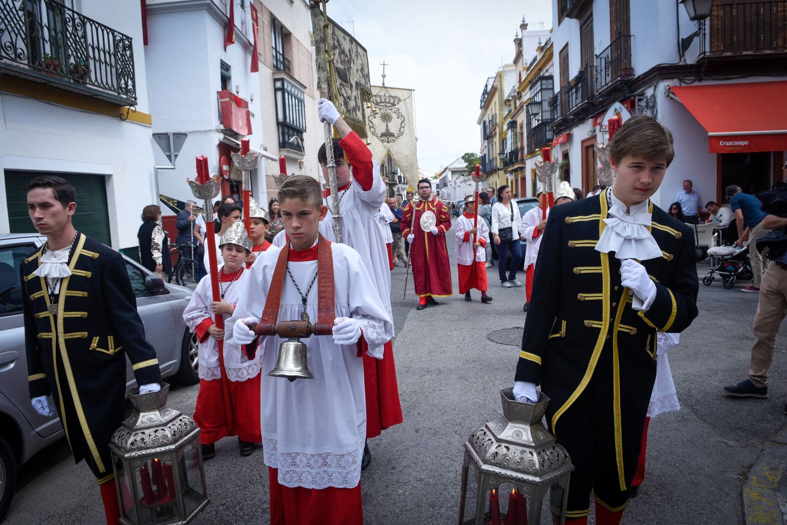 La procesión eucarística de la Parroquia de San Lorenzo, en imágenes
