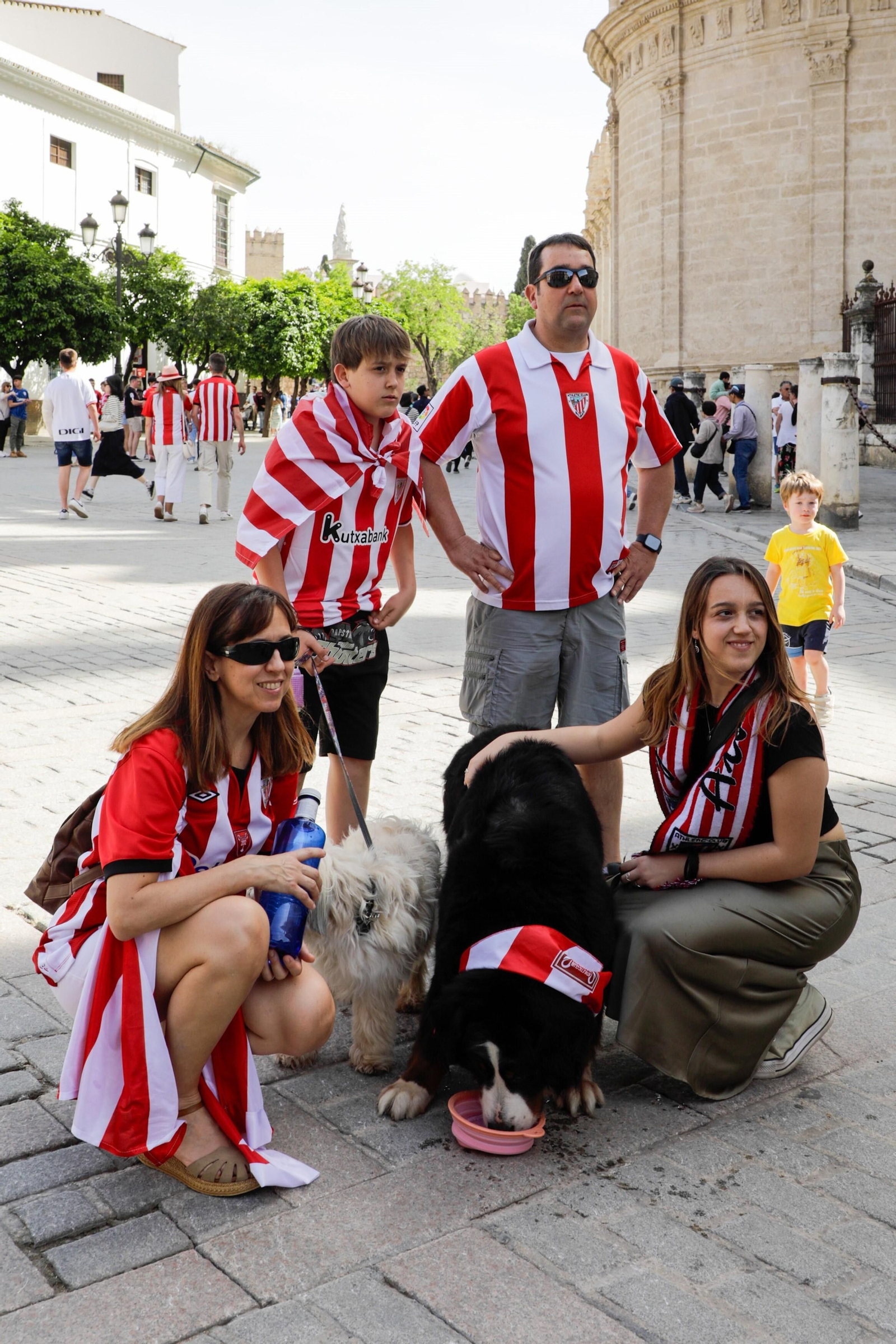 Las fotos de hinchas del Athletic y del Mallorca por Sevilla