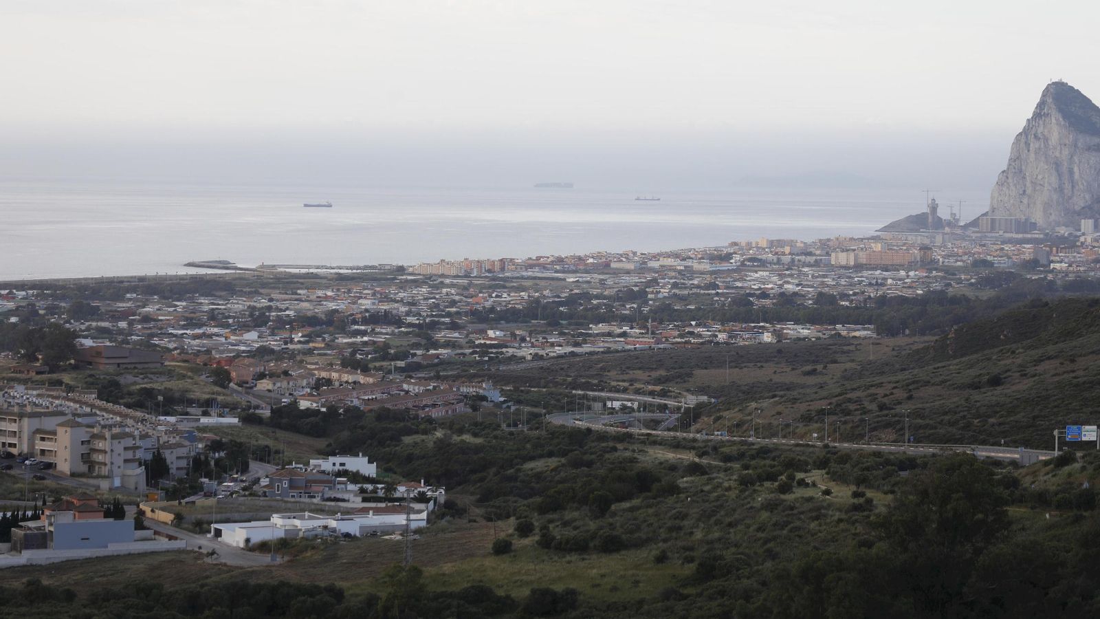Vista de La Línea y parte del Peñón de Gibraltar.