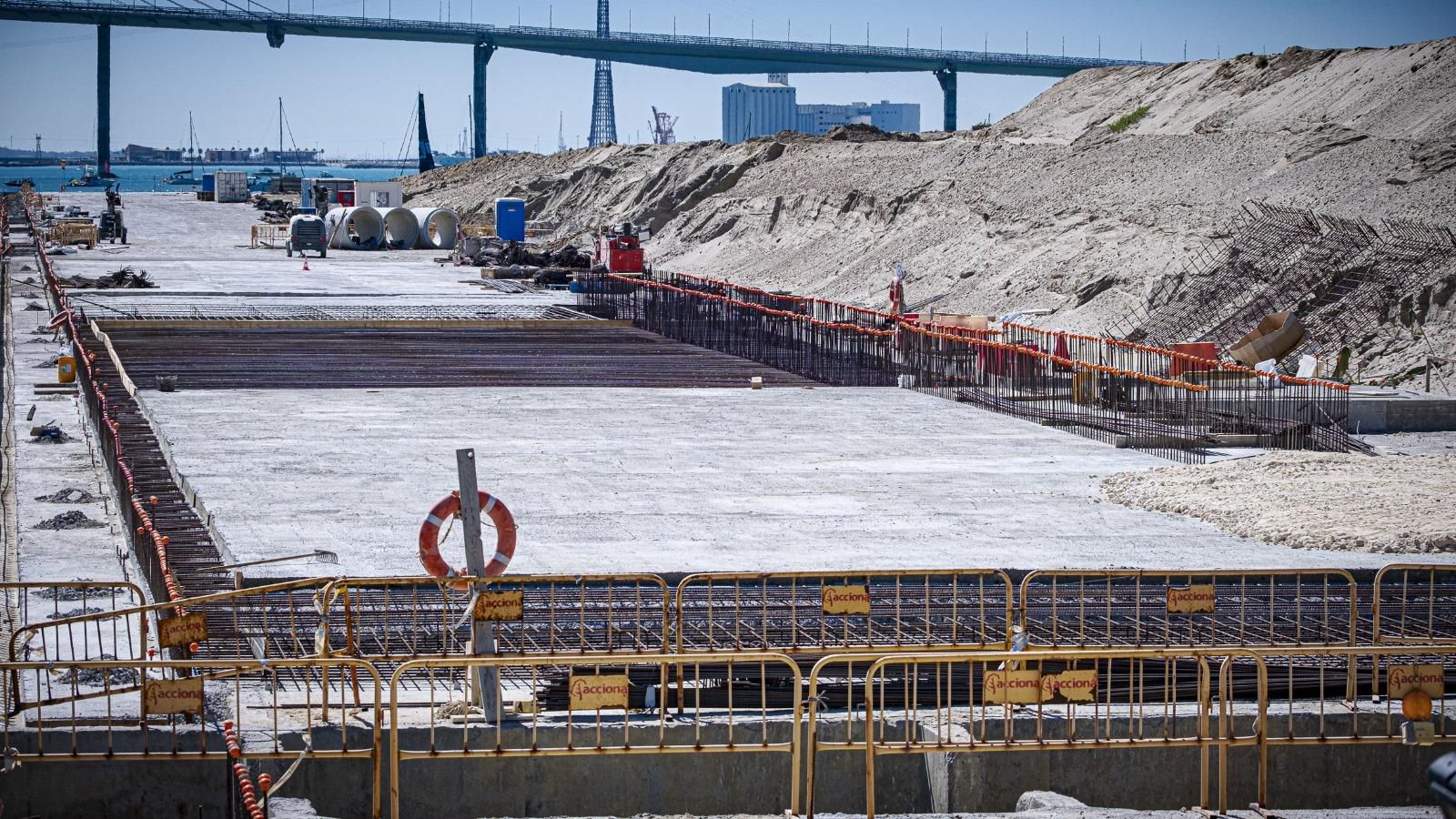 En el proceso de la obra se incluyen pruebas de resistencia del relleno.