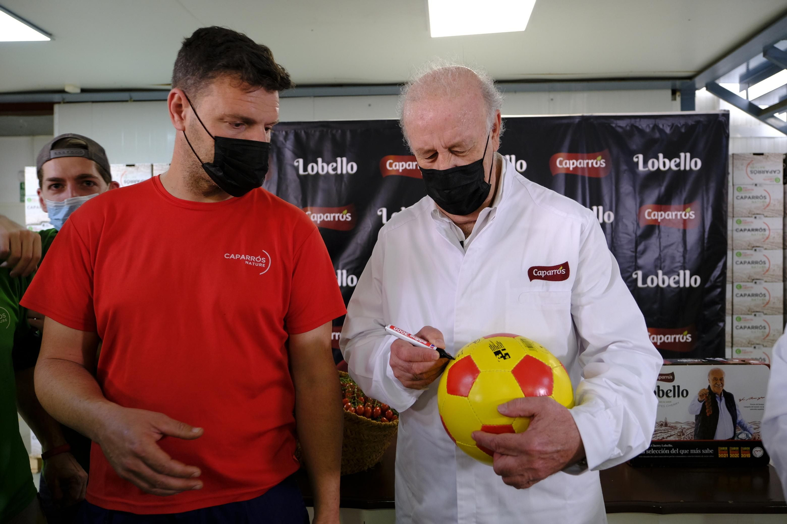 Fotogalería de la visita de Vicente del Bosque a Grupo Caparrós.