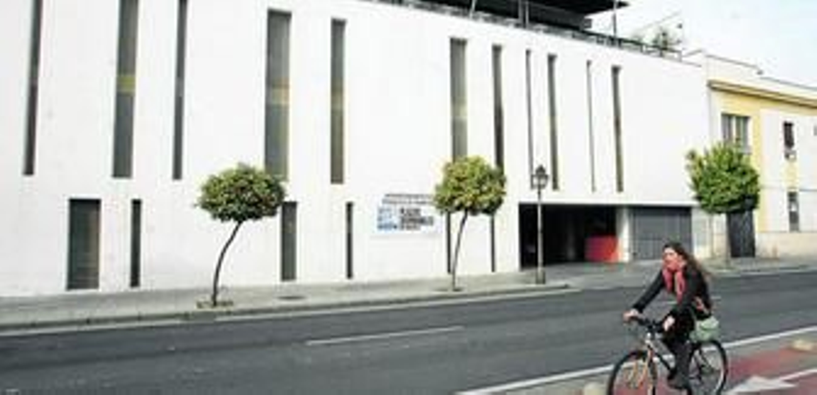 Fachada del aparcamiento de la Herradura.
