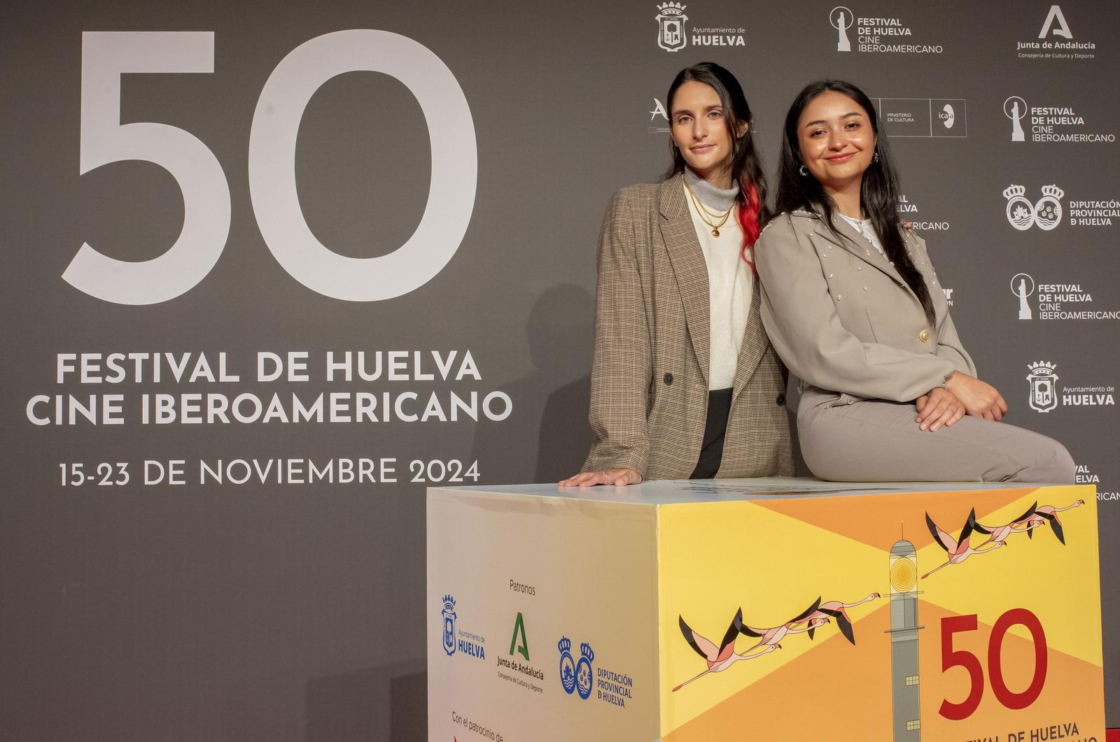 La realizadora Laura Donoso y la actriz Catalina Ríos en el Festival de Huelva de Cine Iberoamericano.