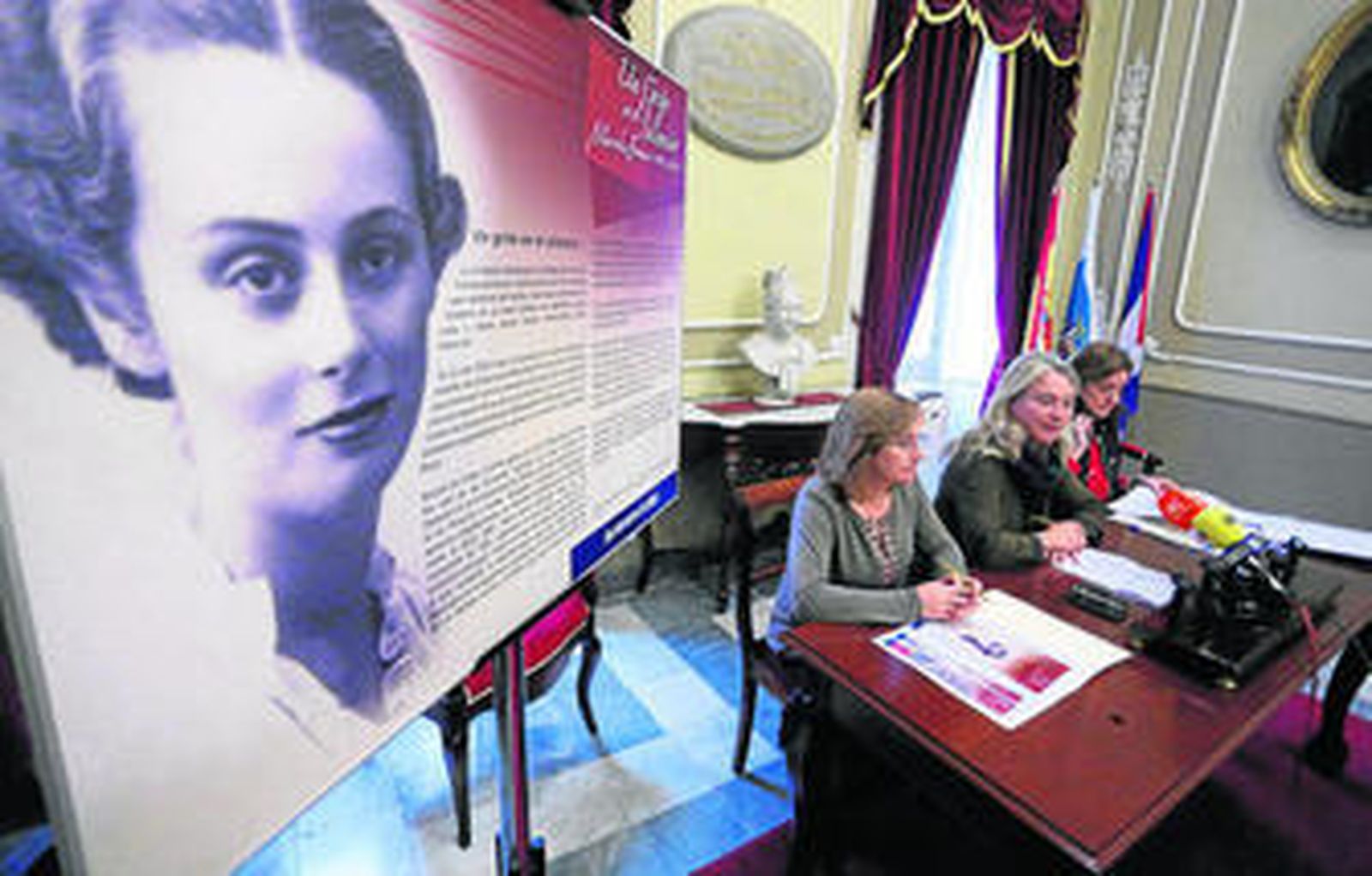 La imagen de Mercedes Formica, en primer plano ayer durante la presentación de la muestra.