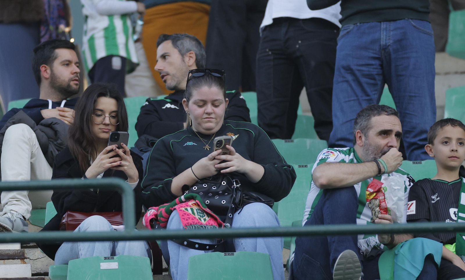 Búscate en las fotos del Betis - Gent