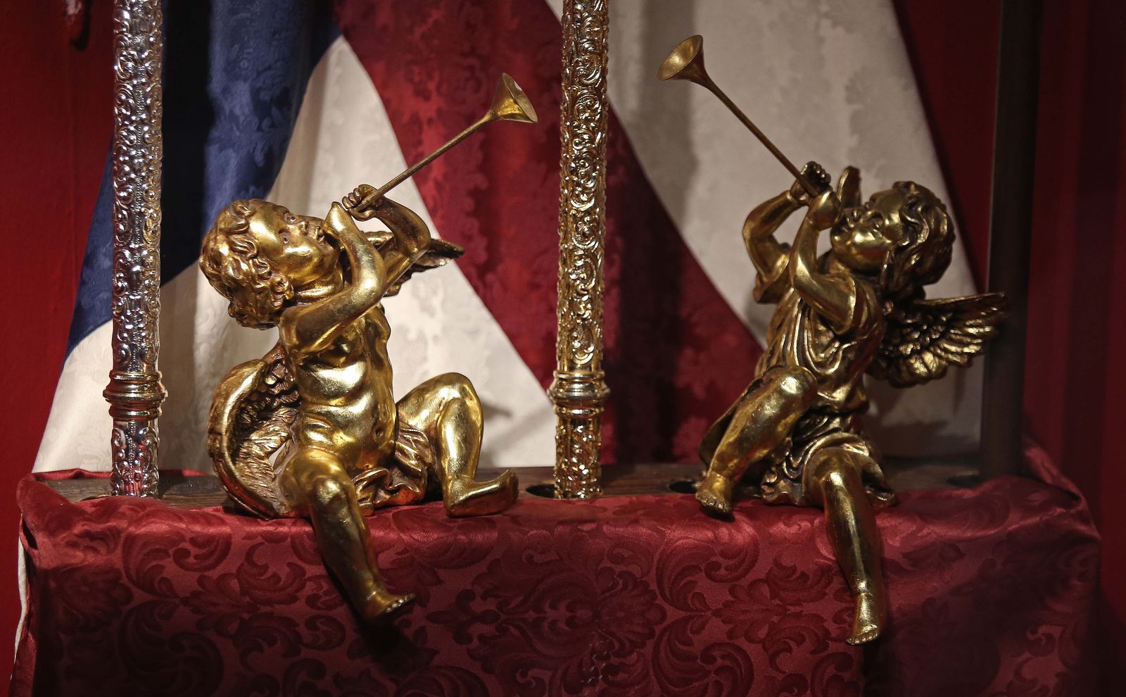 Fotos de la exposición de Enseres Cofrades en el Corte Inglés de Algeciras